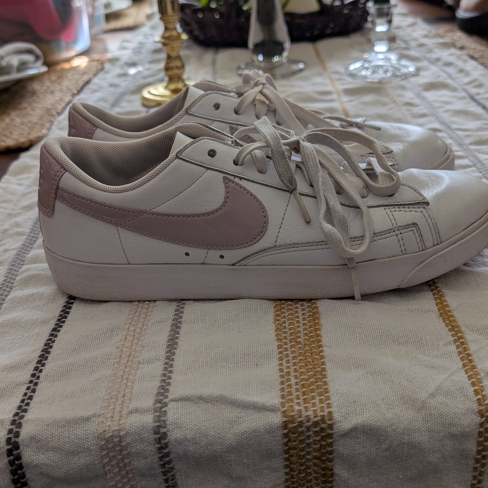Nike Women's White and Light Pink Sneakers